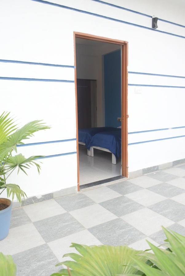 The Autumn Leaves Bhopal Bed & Breakfast Exterior photo